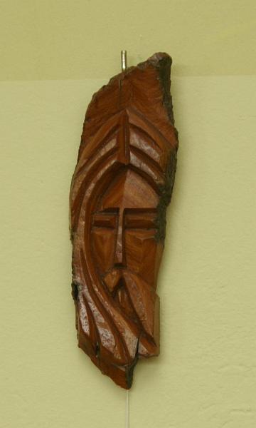 dsc00041.jpg - Rzeźby Waldemara Nowogrodzkiego w bibliotece w Kadzidle - wrzesień 2008