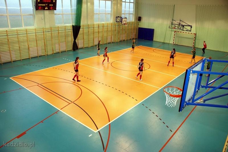 dsc06386.jpg - Mikołajkowy turniej dziewcząt w piłce nożnej - 7 grudnia 2008 r.