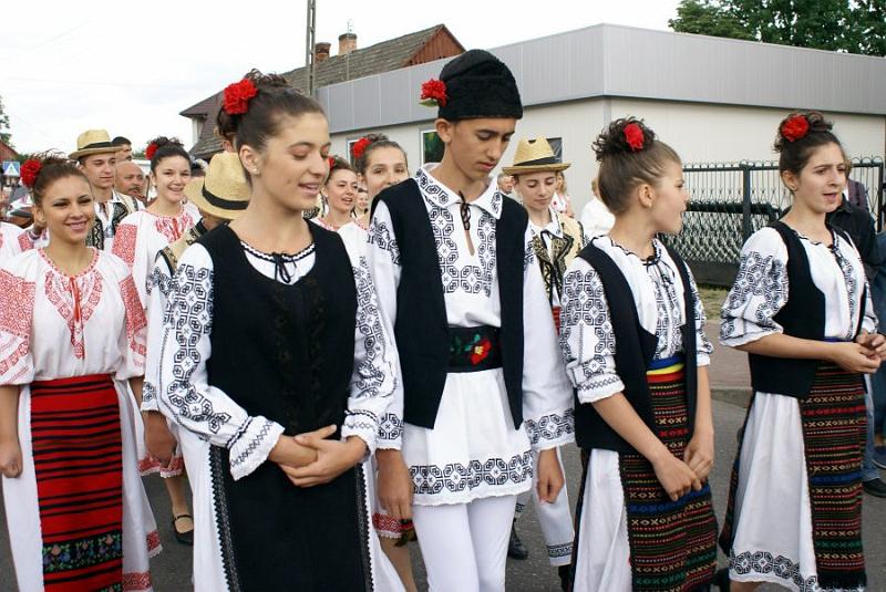 dsc07154.jpg - Orszak weselny w drodze z kościoła do Zagrody Kurpiowskiej